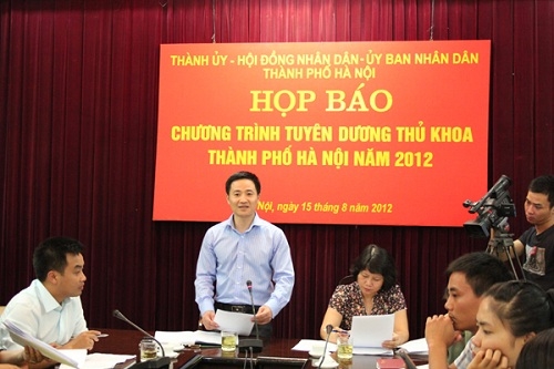 Hà Nội tuyển thẳng thủ khoa đại học vào cơ quan nhà nước